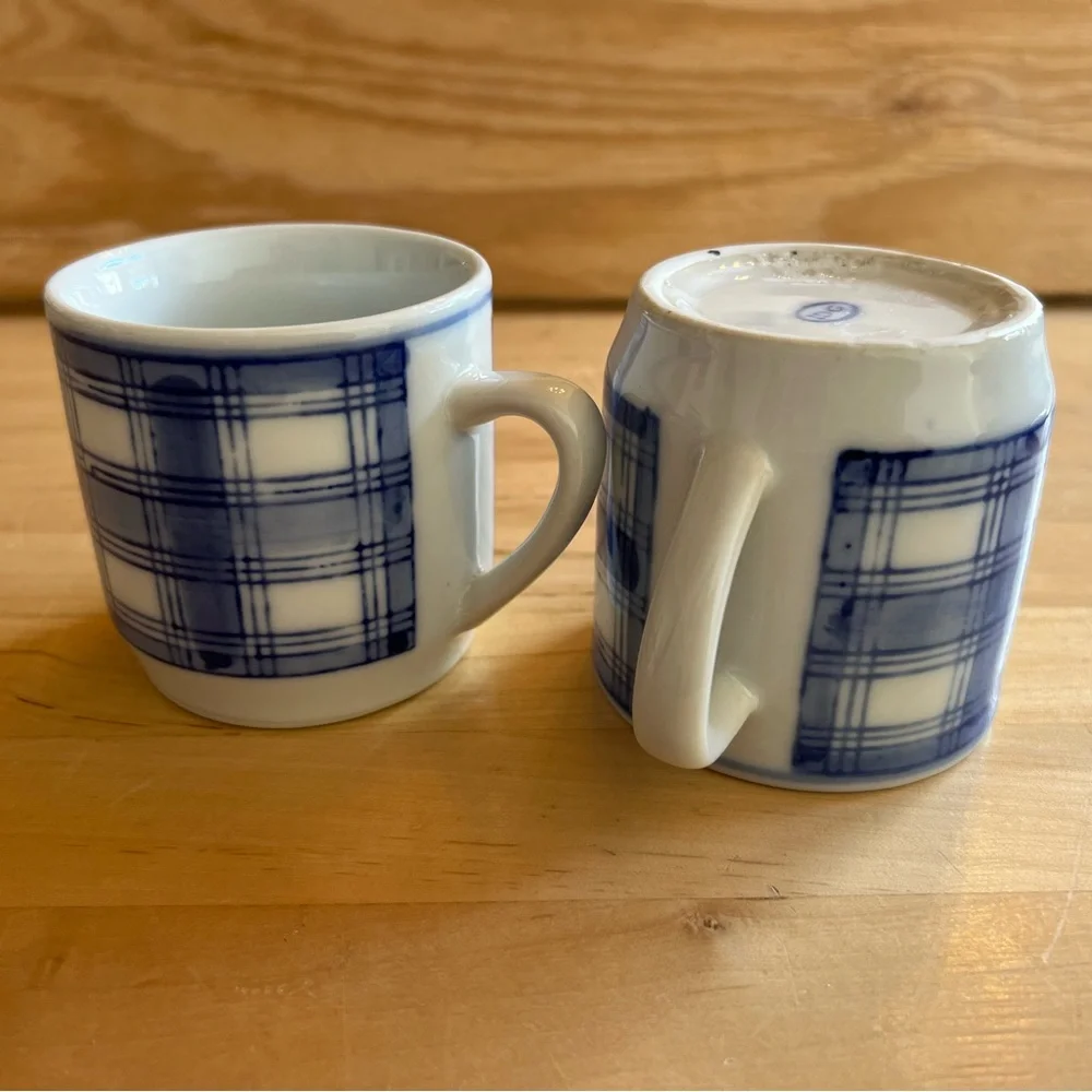 Williams Sonoma set of 2 Blue white Plaid Ceramic Mugs coffee tea cup cottage